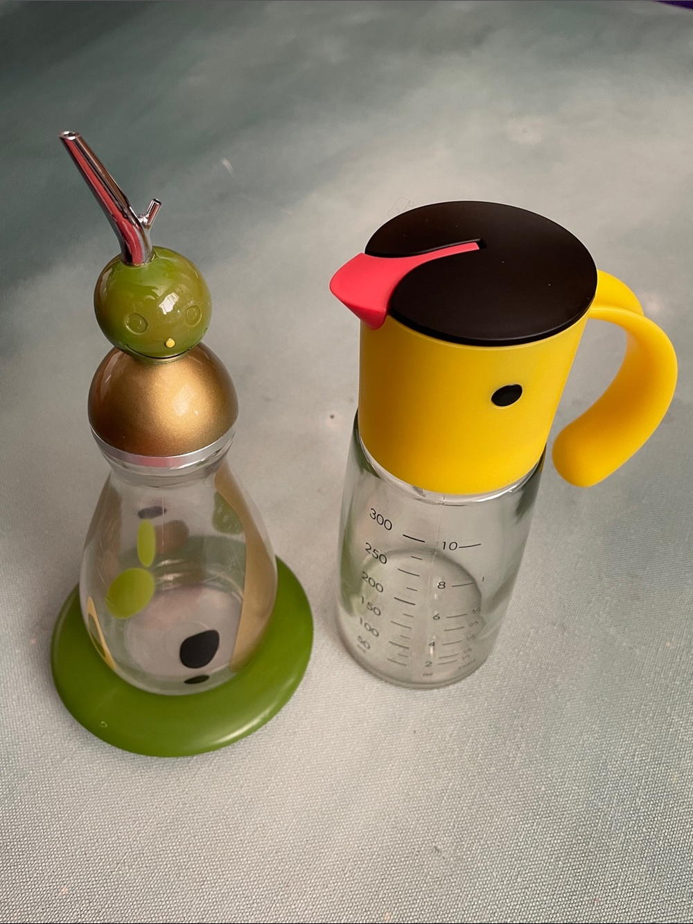 Pylones Oli Hulier Olive Oil Dispenser Bottle + Vucchini Oil Dispenser Bottle